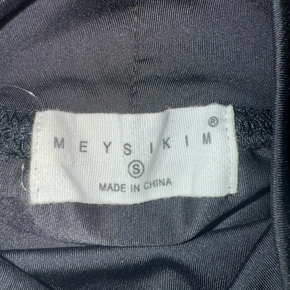 Shein MEYSI KIM Mock Neck Geo & Letter Graphic Slim Swim Crop Tee Size Small - Picture 4 of 16